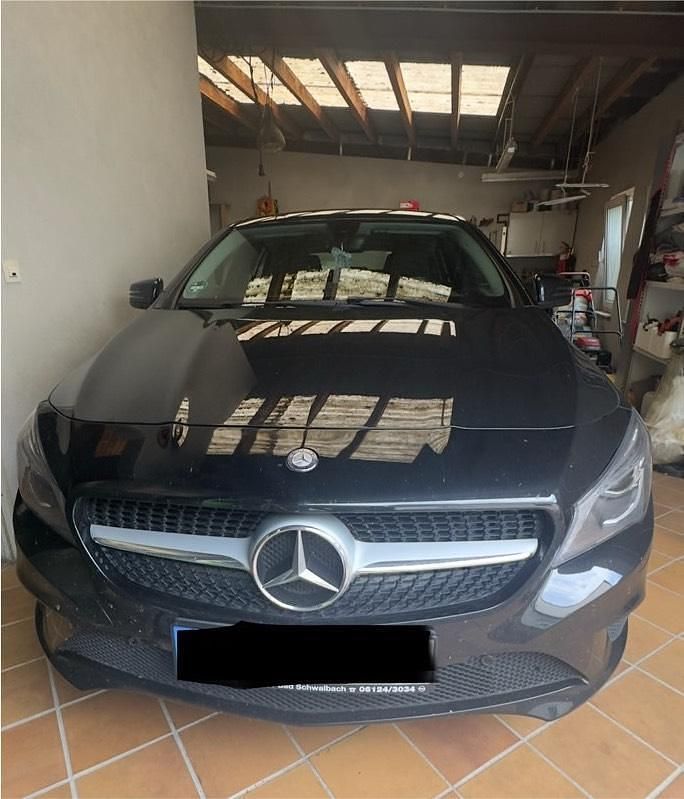 Schwarz Gebraucht 2015 Mercedes CLA200 Shooting Brake Kombi | 14.200 € (Fairer Preis) - Bild 1/4