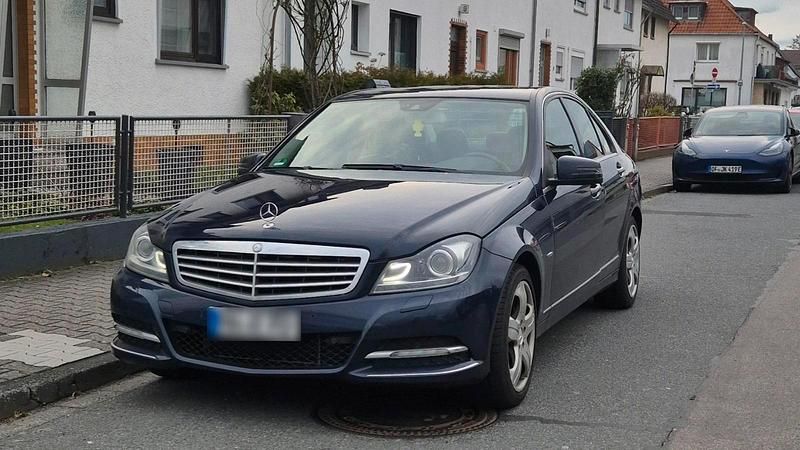 Gebraucht Mercedes C350 Elegance 306 PS (225 kW) 2011 Blau Limousine