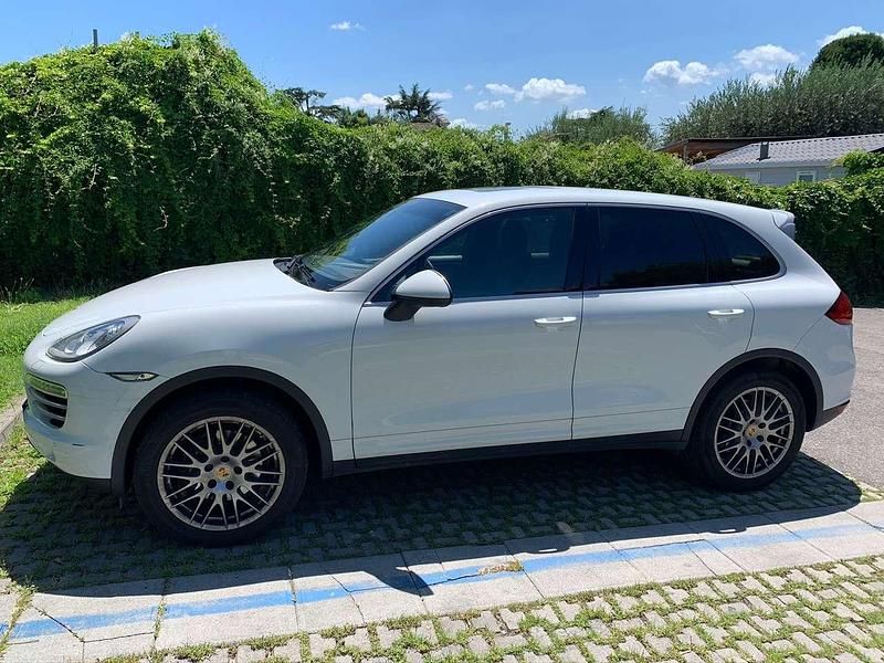 Weiß Gebraucht 2014 Porsche Cayenne Platinum Edition SUV | 24.900 € (Etwas zu teuer) - Bild 1/4