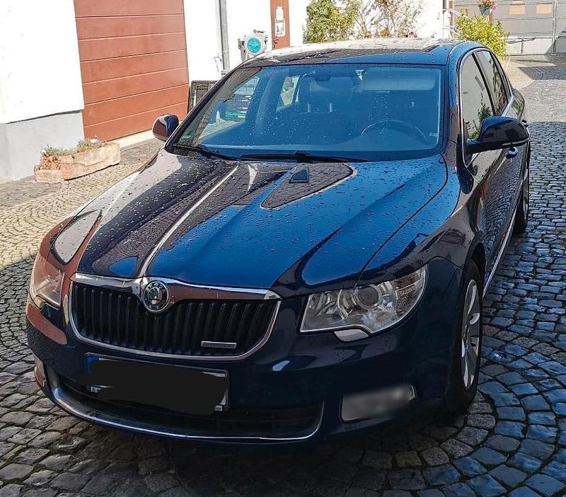 Blau Gebraucht 2011 Skoda Superb Limousine | 4.900 € - Bild 1/4