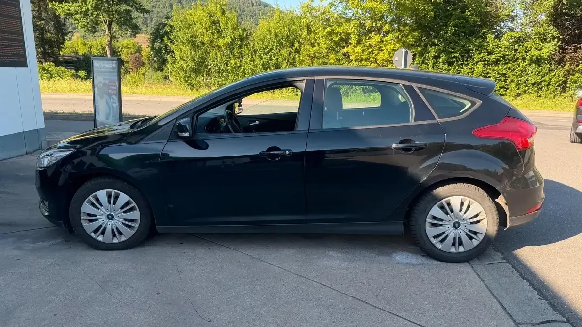 Używany Ford Focus Business Edition 105 KM (77 kW) 2017 Czarny Sedan/Limuzyna