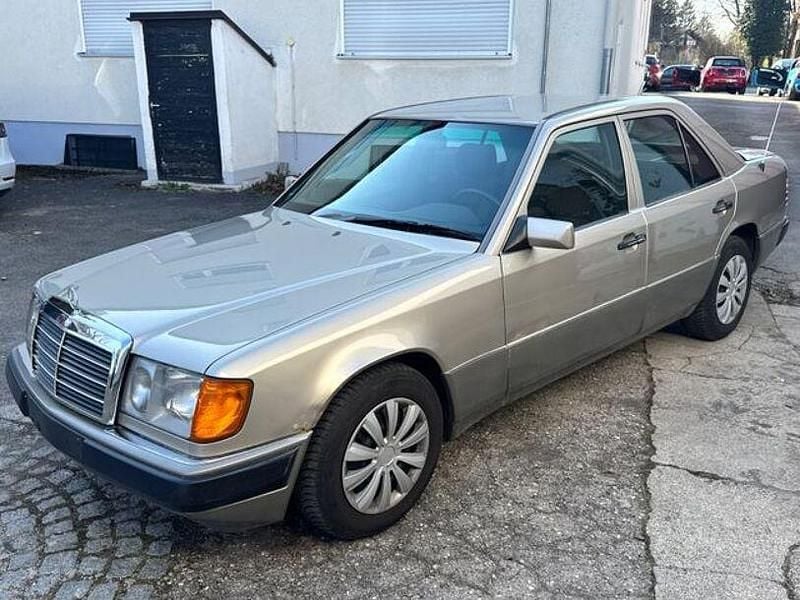 Gebraucht Mercedes 230 132 PS (97 kW) 1990 Silber Limousine