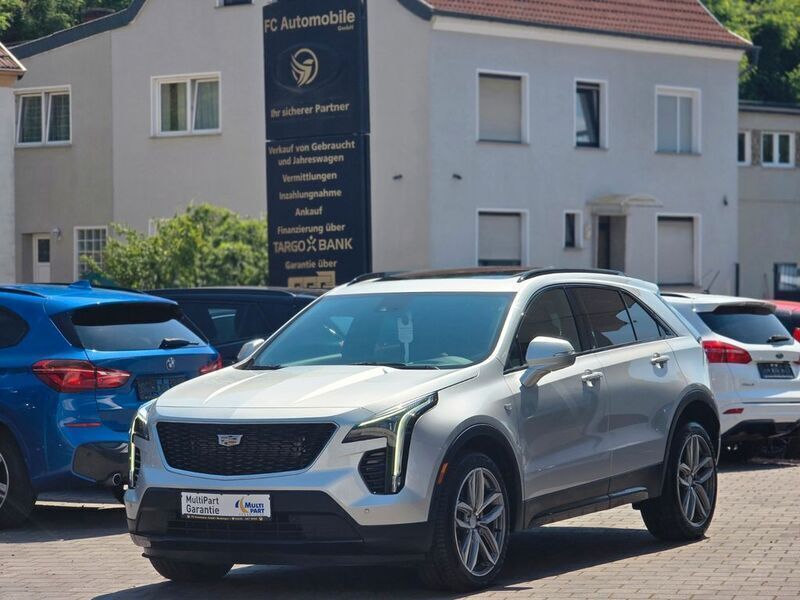 Blau Gebraucht 2020 Cadillac XT4 SUV | 22.900 € (Fairer Preis) - Bild 1/4