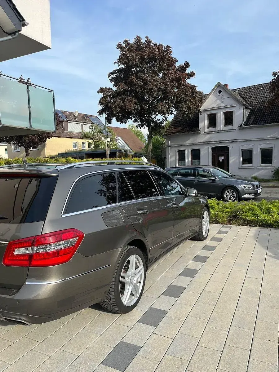 Gebraucht Mercedes E350 Avantgarde 265 PS (194 kW) 2012 Grau Kombi