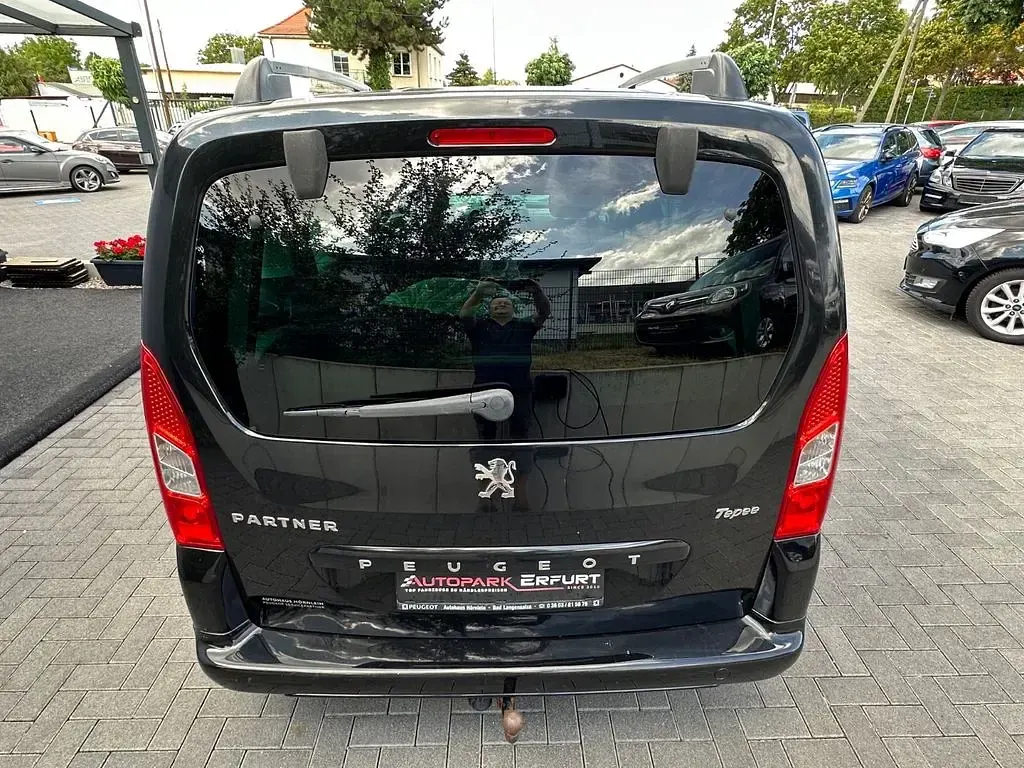 Gebraucht Peugeot Partner Tepee Premium 109 PS (80 kW) 2010 Schwarz Van / Kleinbus