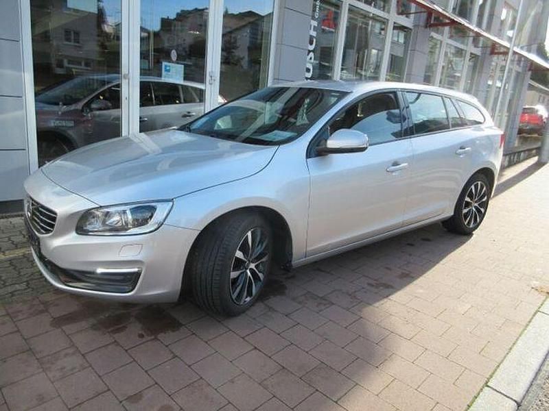 Silber Gebraucht 2018 Volvo V60 Linje Svart Kombi | 13.950 € (Fairer Preis) - Bild 1/4