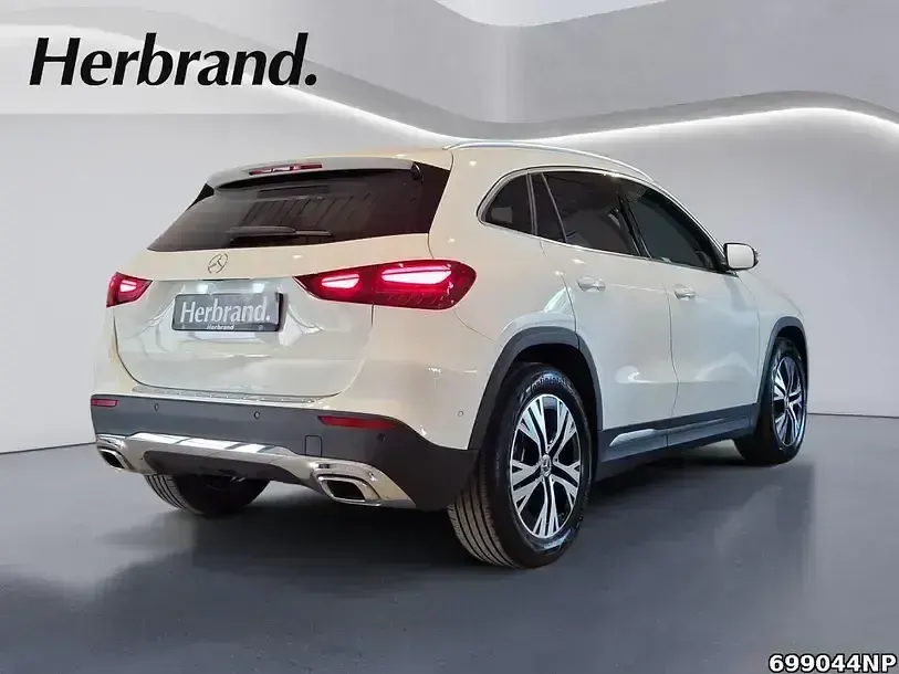 Gebraucht Mercedes GLA180 Progressive 116 PS (85 kW) 2025 Unilack polarweiß SUV