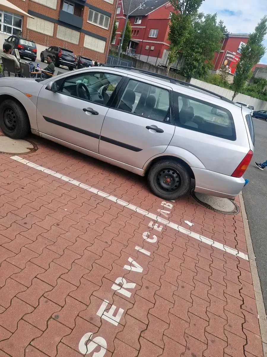 Gebraucht Ford Focus 101 PS (74 kW) 2000 Silber Kombi