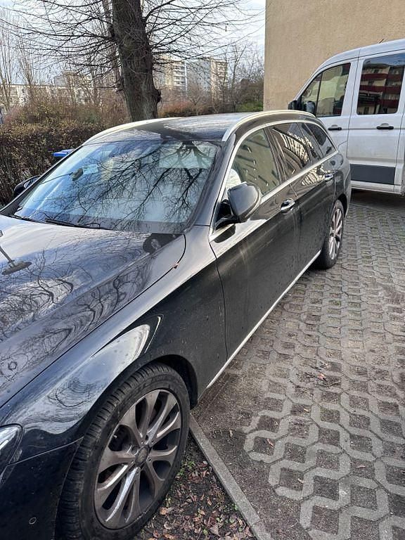 Gebraucht Mercedes E350 Exclusive 258 PS (189 kW) 2017 Schwarz Limousine