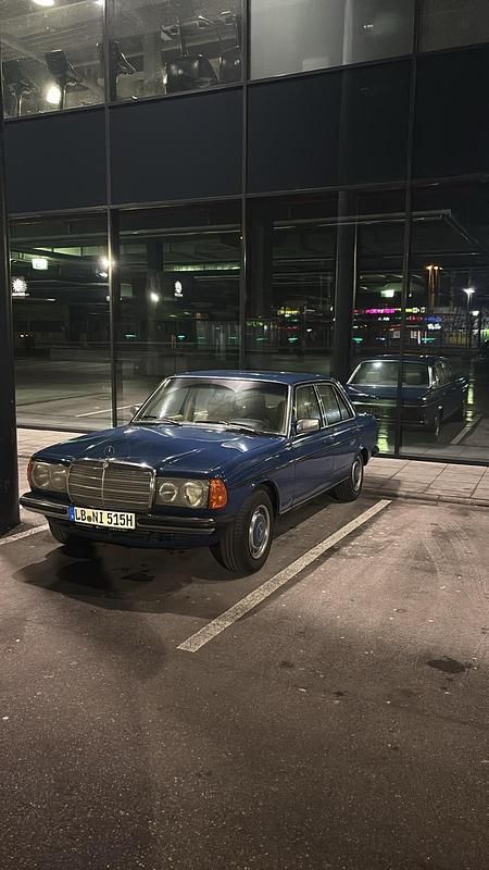 Gebraucht Mercedes E230 1981 Blau Limousine