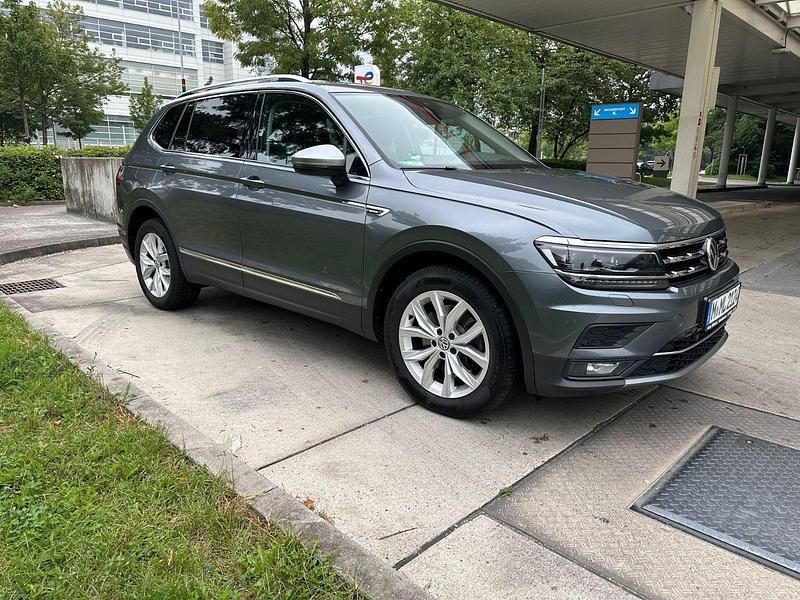 Grau Gebraucht 2018 VW Tiguan Allspace Highline SUV | 22.900 € (Superpreis) - Bild 1/4
