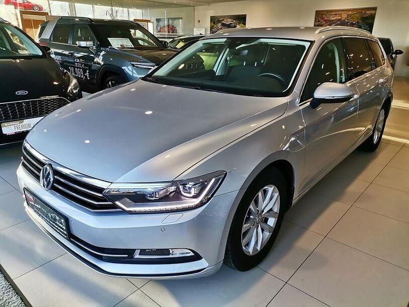 Gebraucht VW Passat Comfortline 150 PS (110 kW) 2017 Reflexsilber metallic Kombi