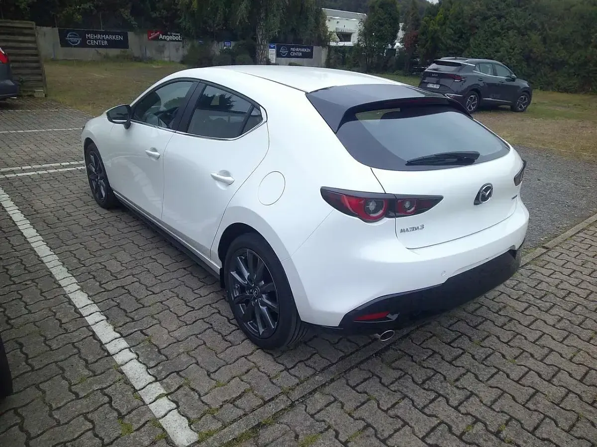 Neu Mazda 3 Prime-Line 140 PS (102 kW) 2026 Arctic white Kleinwagen
