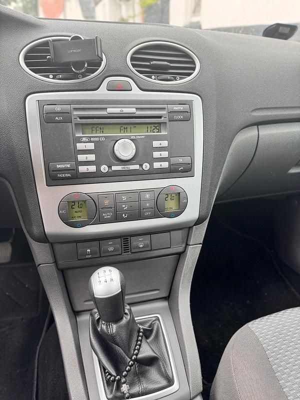 Usata Ford Focus 100 CV (73 kW) 2007 Grigio Berlina