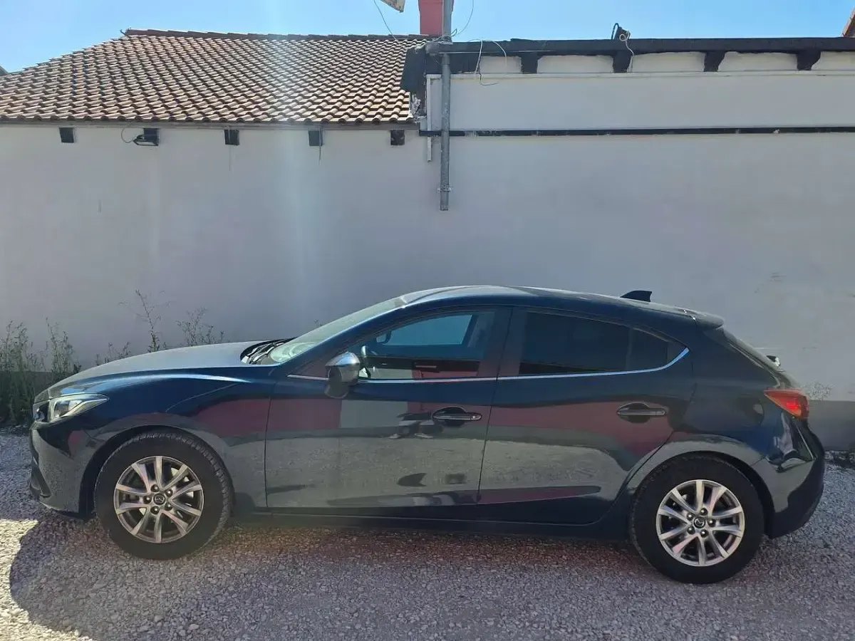 Gebraucht Mazda 3 Center-Line 120 PS (88 kW) 2015 Mitternachtsblau metallic Kleinwagen