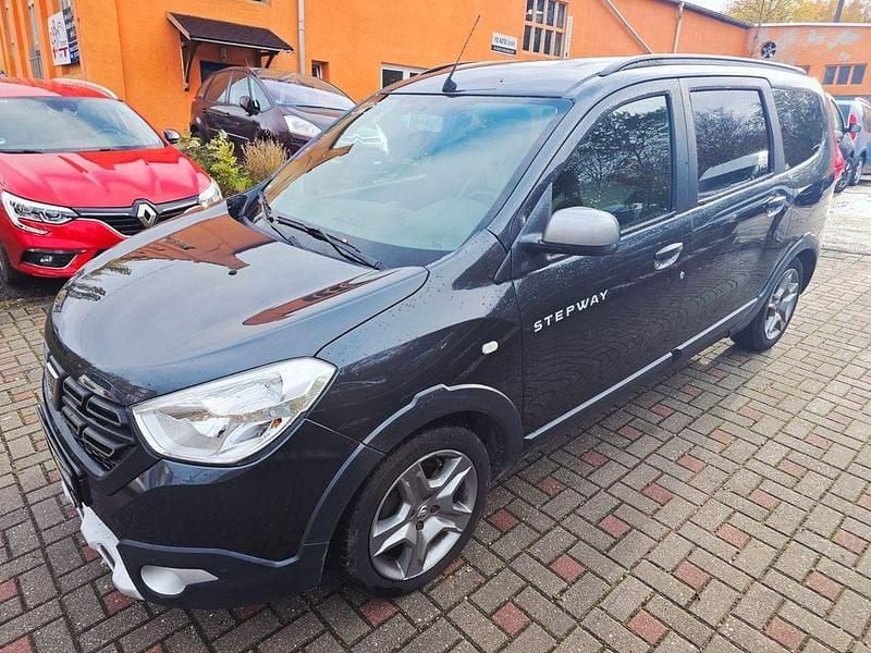 Gebraucht 2020 Dacia Lodgy Stepway Van / Kleinbus | 9.290 € (Superpreis) - Bild 1/4