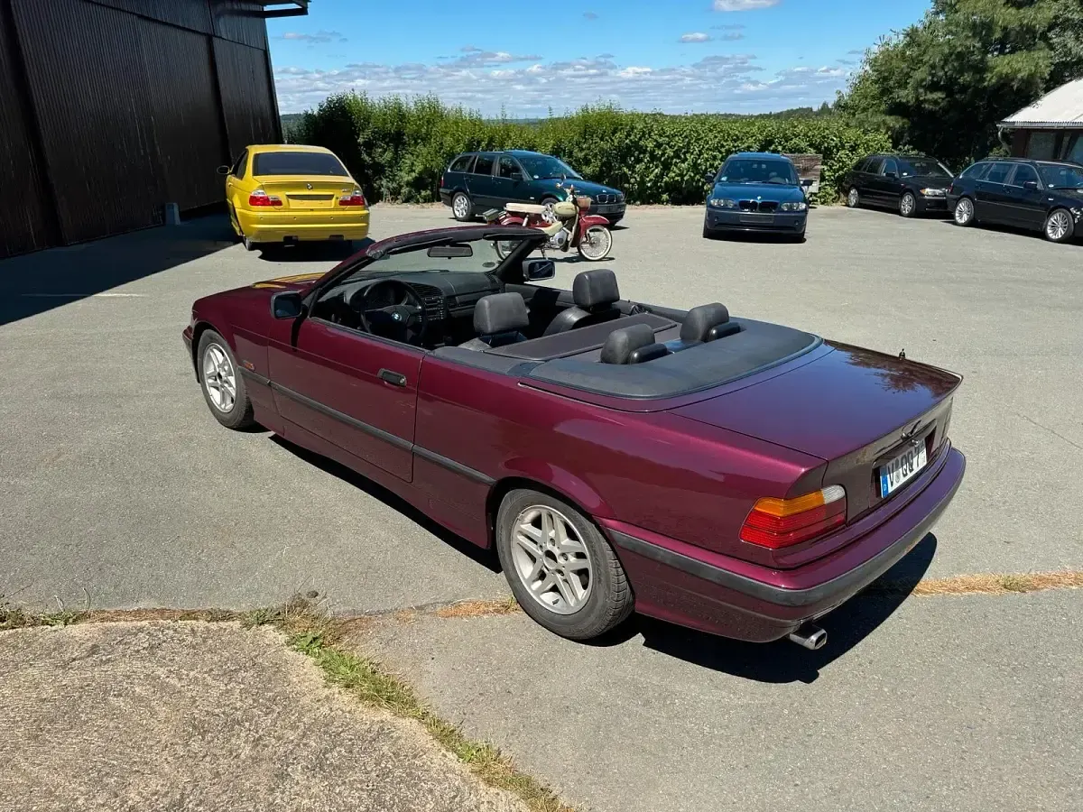 Gebraucht BMW 318 Basis 116 PS (85 kW) 1996 Rot Cabrio