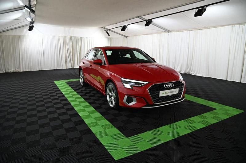 Gebraucht Audi A3 Design 150 PS (110 kW) 2023 Tangorot Limousine