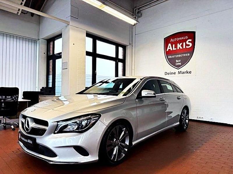 Polar silver metallic paint (metallic) Gebraucht 2017 Mercedes CLA220 Shooting Brake Kombi | 19.850 € (Etwas zu teuer) - Bild 1/3