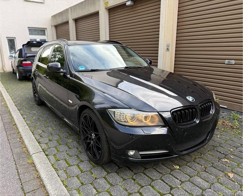 Schwarz Gebraucht 2010 BMW 325 Kombi | 8.500 € (Superpreis) - Bild 1/4