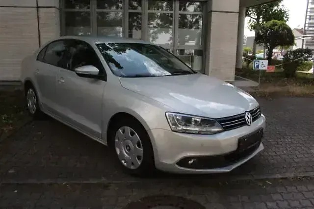 Gebraucht VW Jetta Comfortline 105 PS (77 kW) 2011 Silver leaf metallic (metallic) Limousine