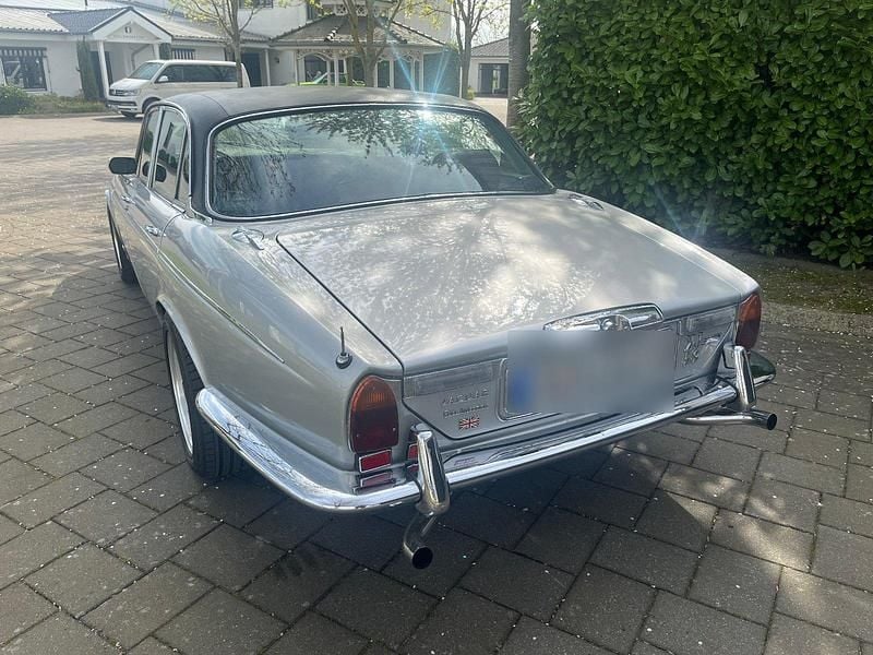 Second-hand Jaguar XJ12 252 CP (185 kW) 1977 Argintiu Berlinǎ