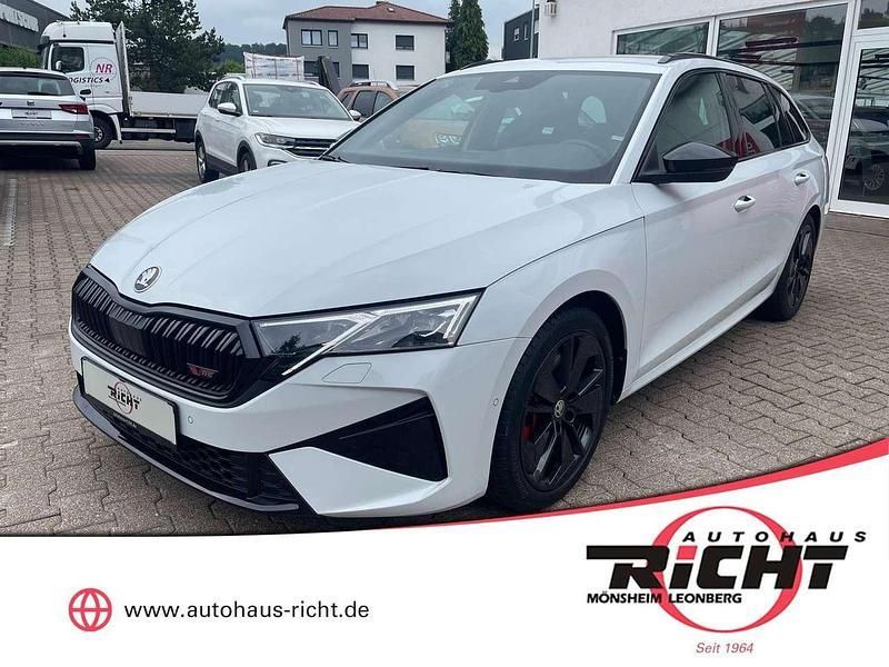 Moonweiss metallic Gebraucht 2024 Skoda Octavia RS Kombi | 36.960 € (Superpreis) - Bild 1/4