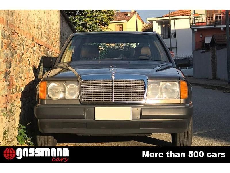 Gebraucht Mercedes 200 105 PS (77 kW) 1986 Grau Limousine