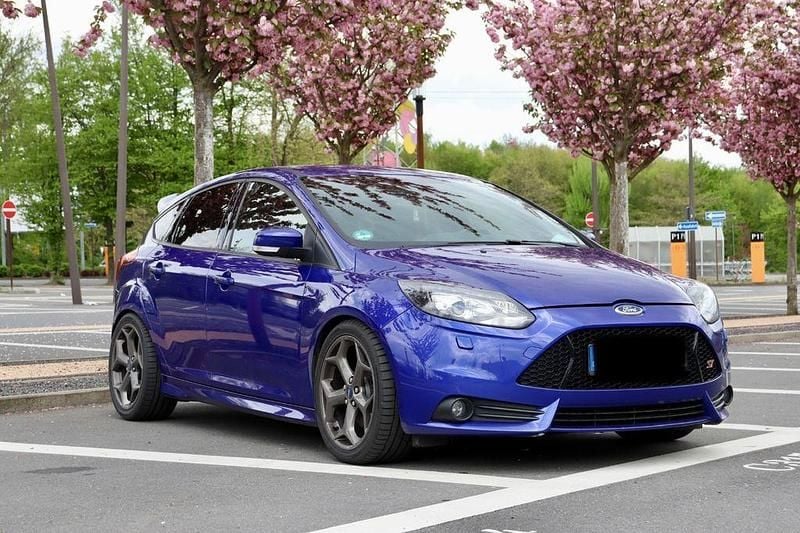 Gebraucht Ford Focus ST 250 PS (183 kW) 2012 Blau Limousine