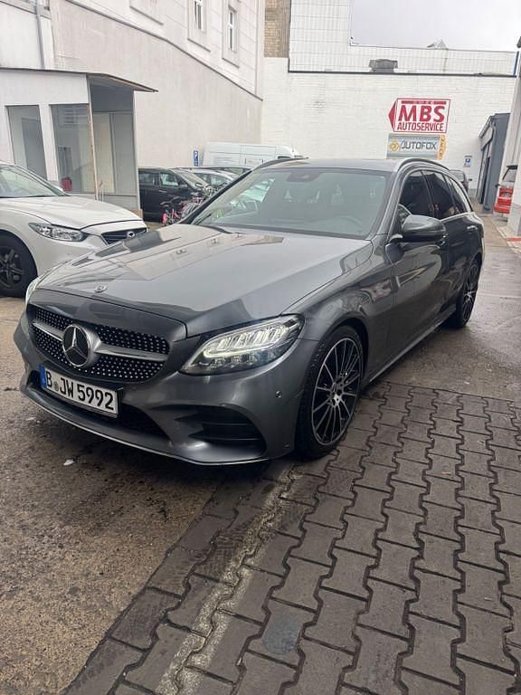 Grau Gebraucht 2019 Mercedes C220 AMG Kombi | 20.500 € (Fairer Preis) - Bild 1/4