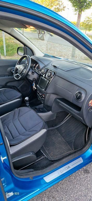 Blau Gebraucht 2020 Dacia Lodgy Stepway Van / Kleinbus | 11.520 € (Guter Preis) - Bild 1/3