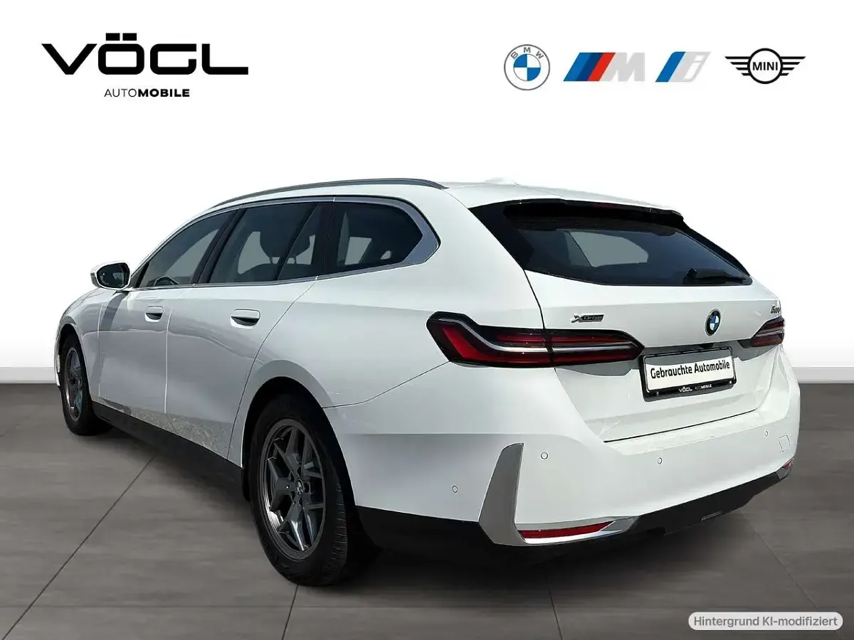 Gebraucht BMW 520 Sport Line 197 PS (144 kW) 2025 Alpinweiß uni Kombi