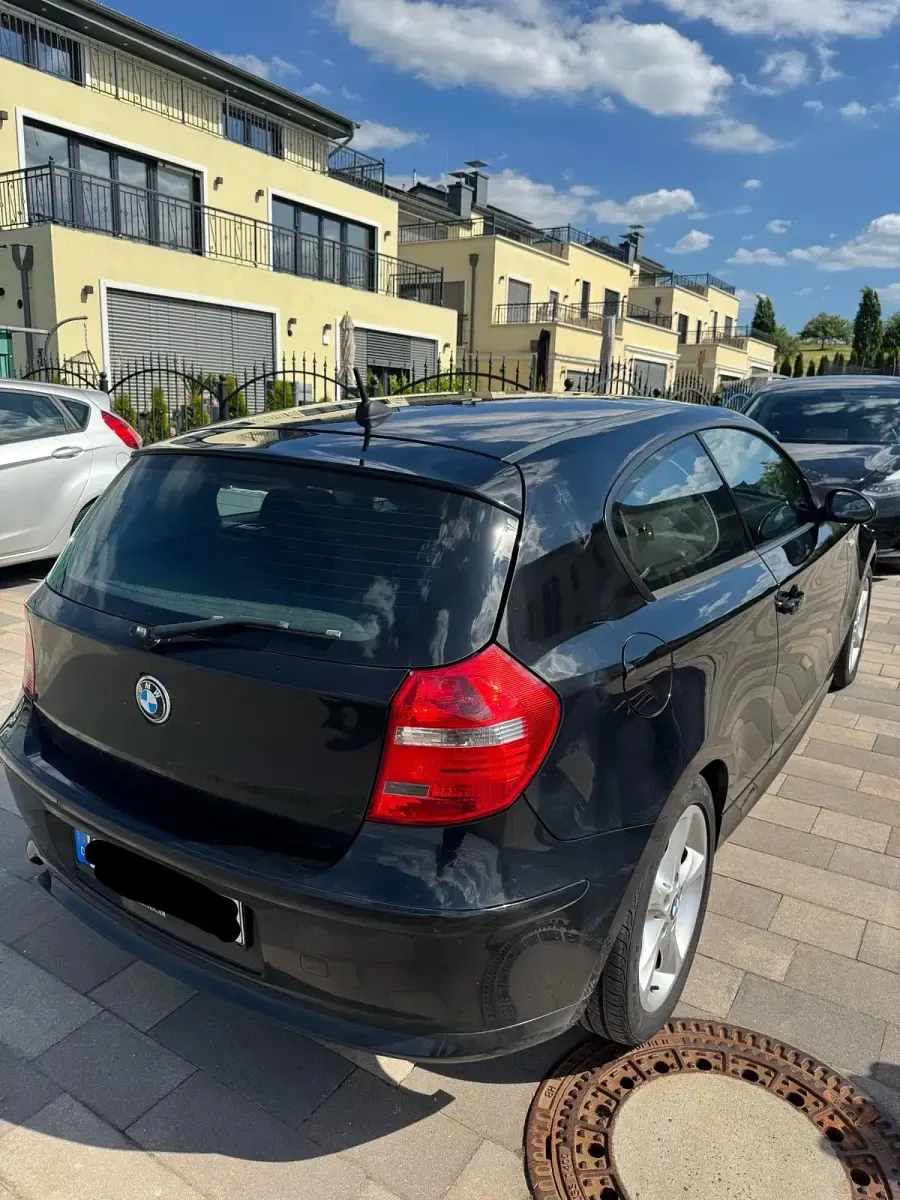 Gebraucht BMW 116 122 PS (89 kW) 2009 Schwarz Kleinwagen