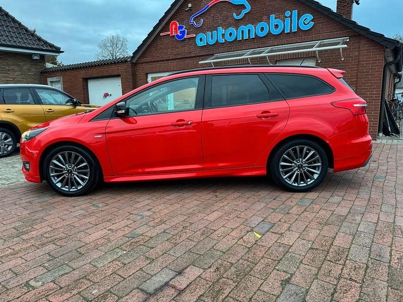 Usata Ford Focus ST-Line 140 CV (102 kW) 2018 Rosso Berlina