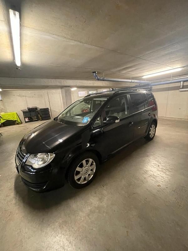 Schwarz Gebraucht 2008 VW Touran Van / Kleinbus | 4.750 € (Etwas zu teuer) - Bild 1/4