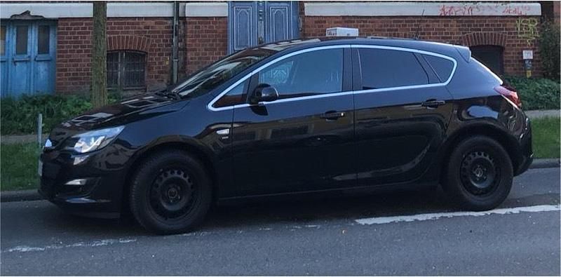 Gebraucht Opel Astra Eco 136 PS (100 kW) 2014 Schwarz Limousine