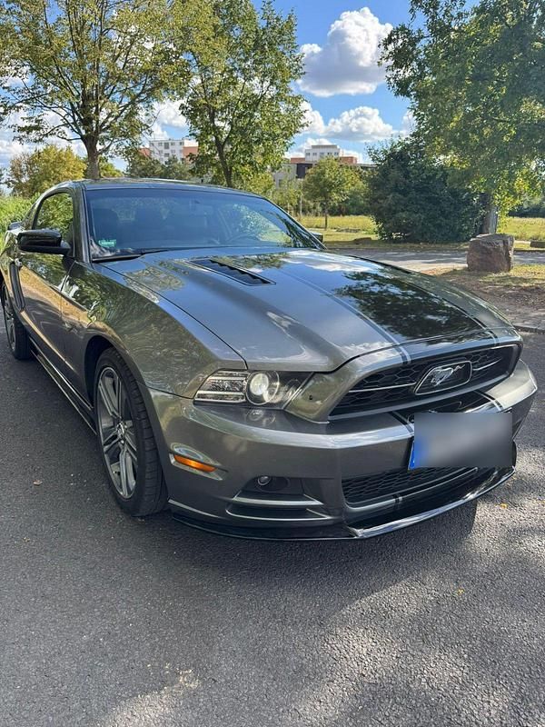 Grau Gebraucht 2014 Ford Mustang Coupé | 16.500 € (Fairer Preis) - Bild 1/4