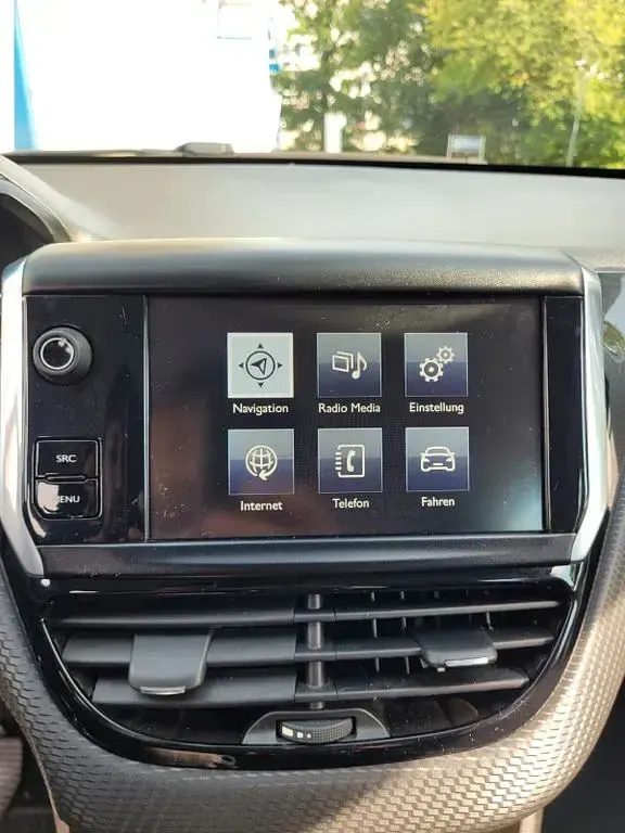 Gebraucht Peugeot 2008 Allure 110 PS (80 kW) 2015 Weiß SUV