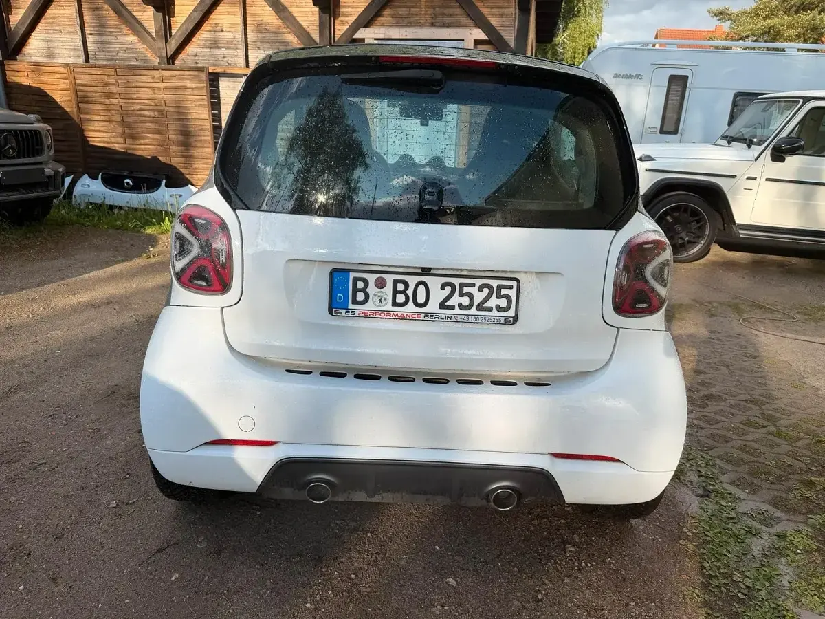 Używany Smart ForTwo Coupé Brabus 90 KM (66 kW) 2017 Biały Coupe