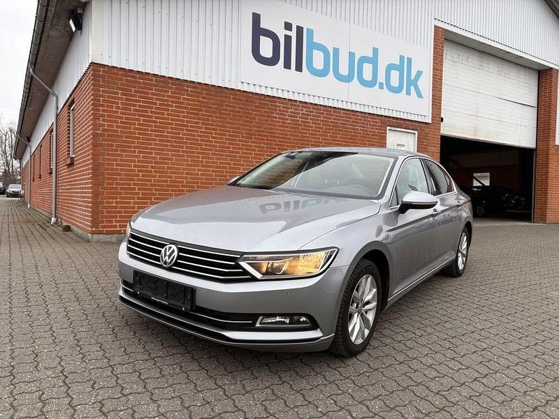 Silber Gebraucht 2018 VW Passat Comfortline Limousine | 10.200 € (Guter Preis) - Bild 1/4