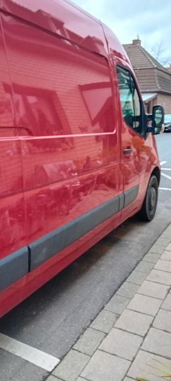 Rot Gebraucht 2014 Opel Movano Limousine | 12.000 € (Etwas zu teuer) - Bild 1/4