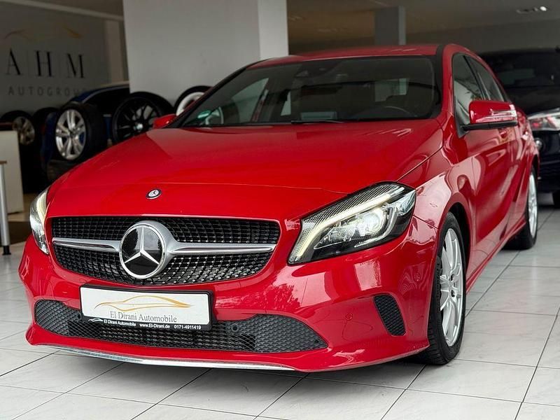 Rot Gebraucht 2016 Mercedes A200 Urban Limousine | 13.390 € (Guter Preis) - Bild 1/4