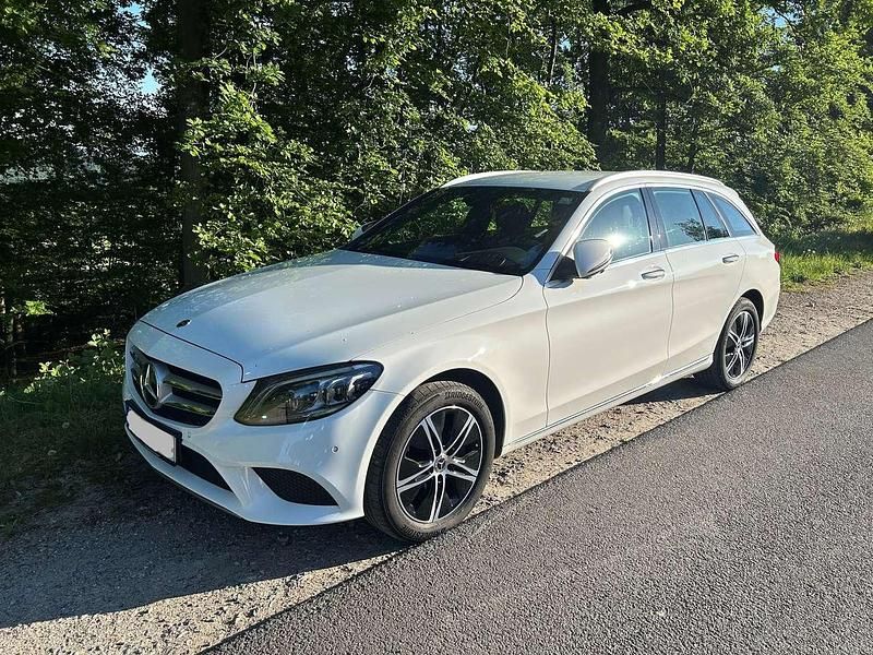 Weiß Gebraucht 2021 Mercedes C300 Kombi | 34.500 € (Fairer Preis) - Bild 1/4