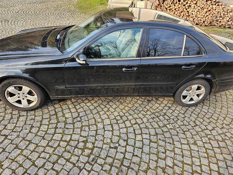 Second-hand Mercedes E220 2002 Negru Berlinǎ