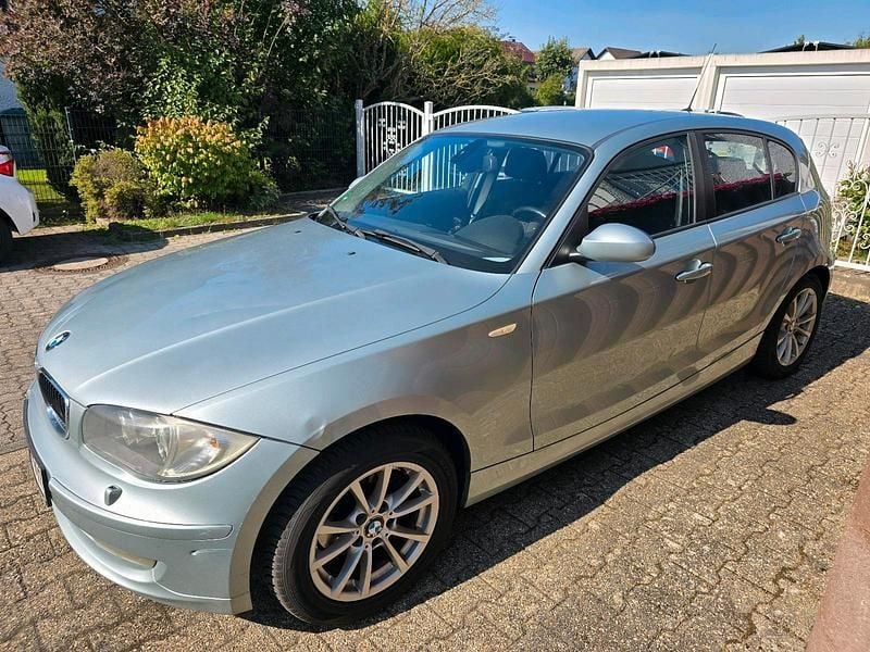 Grün Gebraucht 2009 BMW 118 Kleinwagen | 2.550 € (Superpreis) - Bild 1/4