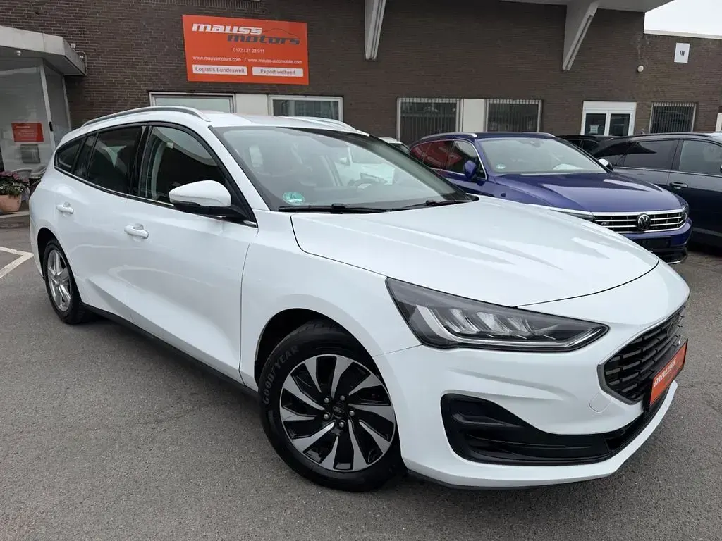 Używany Ford Focus Titanium 116 KM (85 kW) 2023 Biały Sedan/Limuzyna