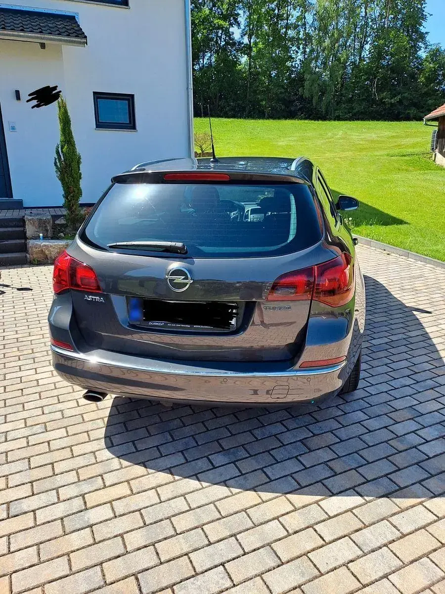 Gebraucht Opel Astra Active 170 PS (125 kW) 2013 Grau Kombi