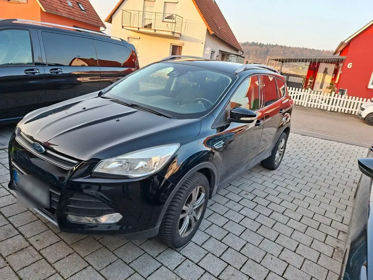 Używany Ford Kuga SYNC Edition 150 KM (110 kW) 2016 Czarny SUV