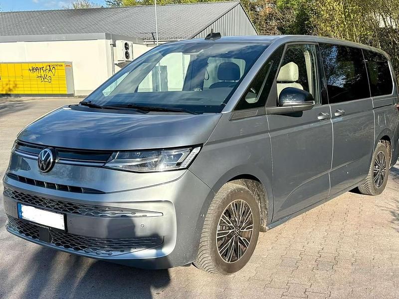 Second-hand VW Multivan Life 150 CP (110 kW) 2023 Argintiu Monovolum