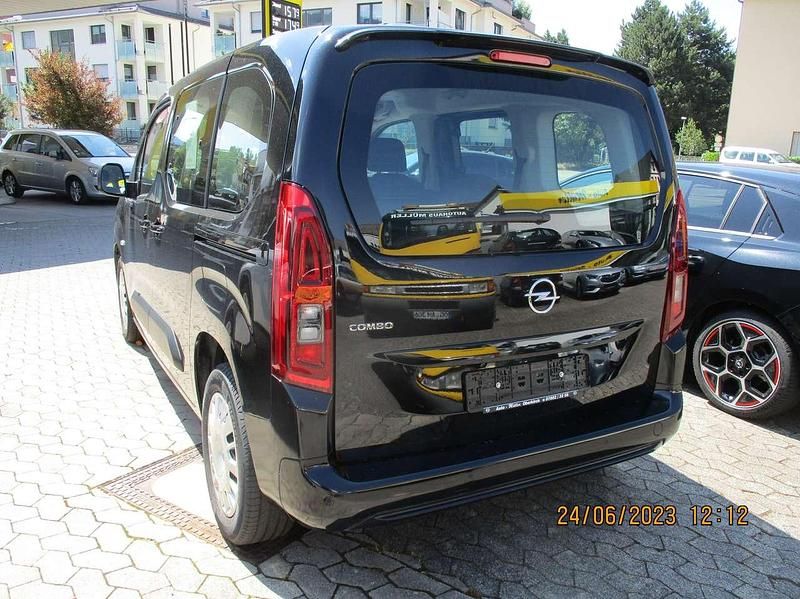 Gebraucht Opel Combo Life Edition 110 PS (80 kW) 2022 Diamant schwarz Kombi